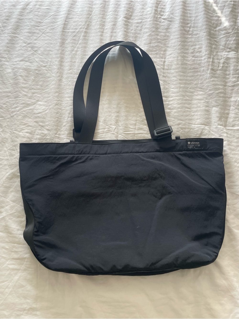 Lululemon Clean Lines Tote Bag 22L